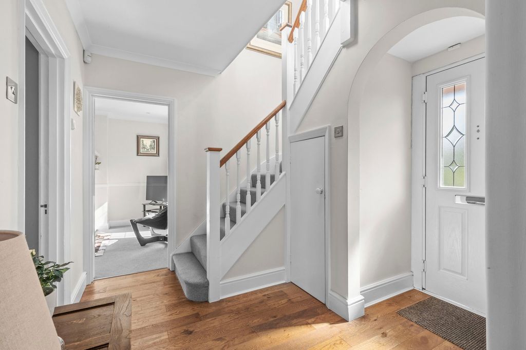 Additional image 12 of 4 bed detached house for saleAmersham Hill Drive, High Wycombe HP13