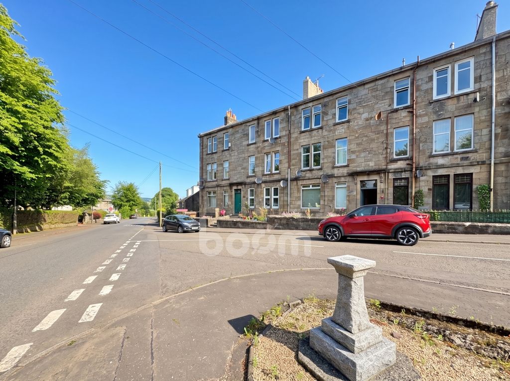 Property photo 1 of 18 Janefield Place, Beith External