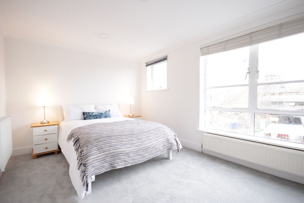 Property photo 1 of 8 Photo 4