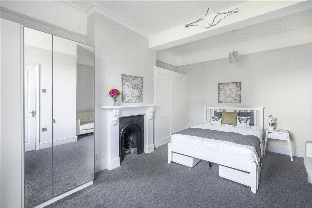 Property photo 2 of 8 Room