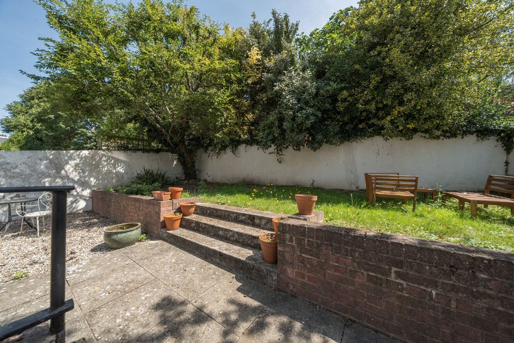 Property photo 2 of 15 Picture No. 28