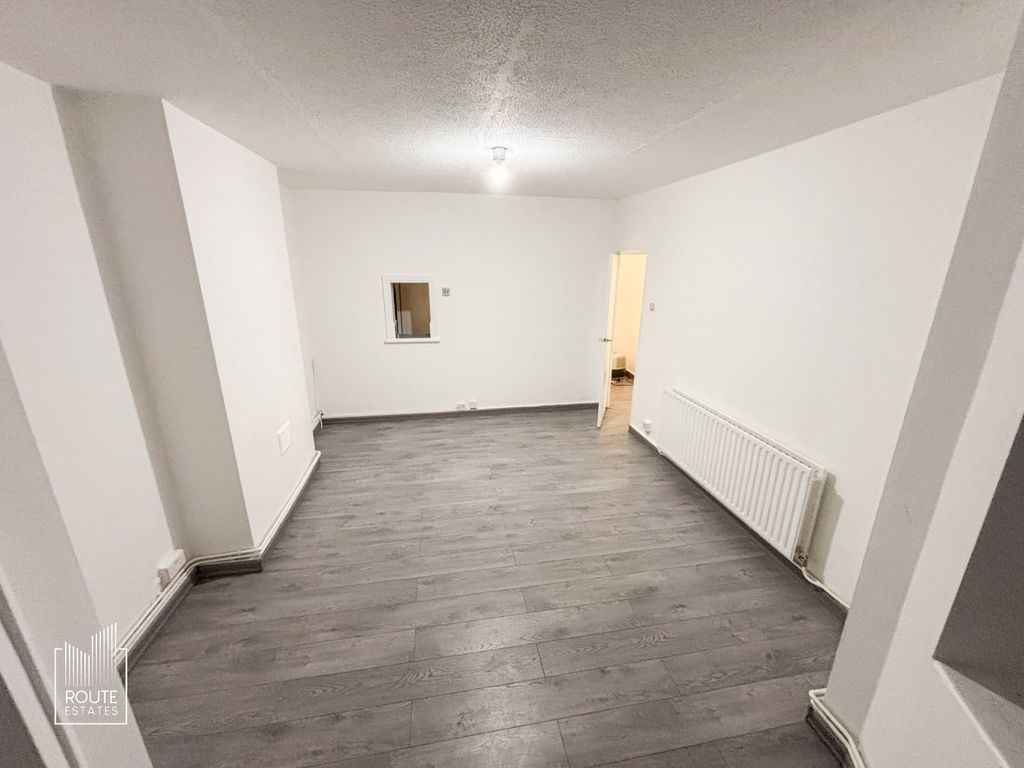 Property photo 1 of 12 Photo 10