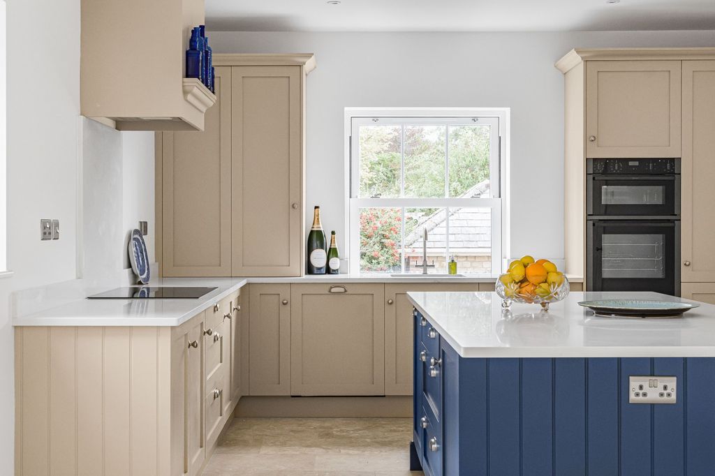 Property photo 2 of 11 Kitchen