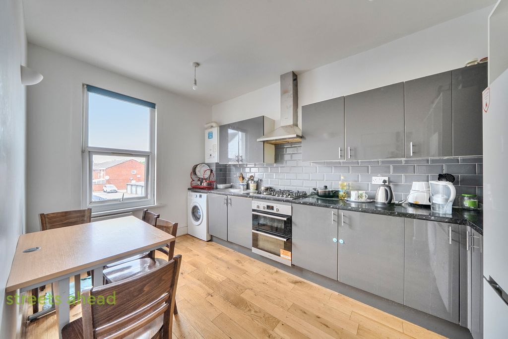 Property photo 1 of 21 Ac821236-c14E-441...