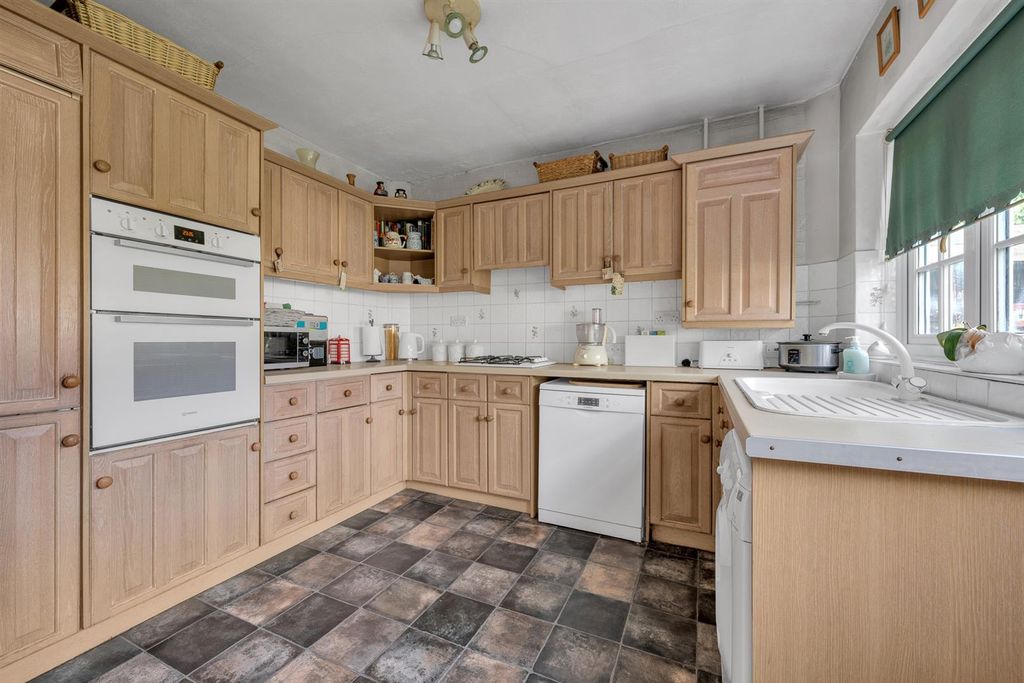 Property photo 3 of 14 Kitchen