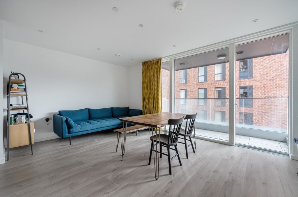 Property photo 2 of 16 1408809-15-698c79...