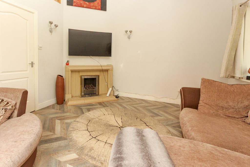 Property photo 2 of 12 Lounge