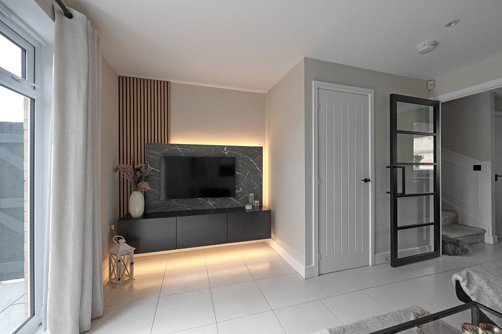 Property photo 2 of 16 4155574