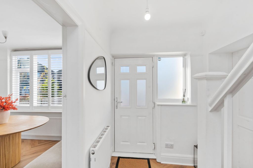 Property photo 2 of 30