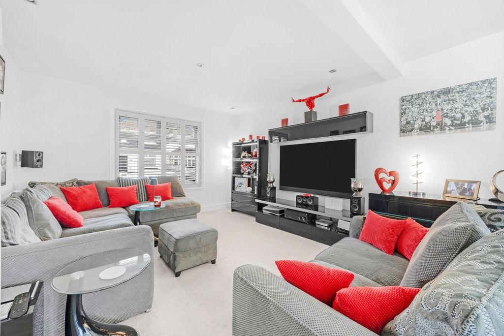 Property photo 2 of 17