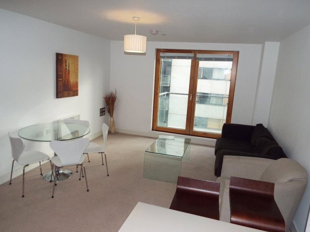 Property photo 1 of 8 Living Room