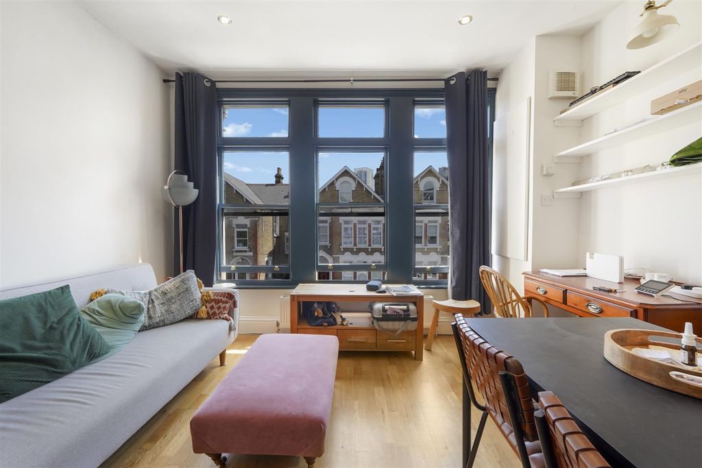 Property photo 3 of 9 18 Halesworth Road - N7Igfyjgnjc5Xokiij5Y.Jpg