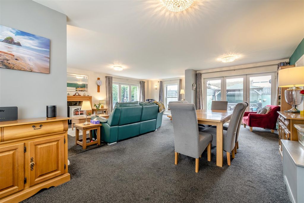 Property photo 2 of 33 Dining Room