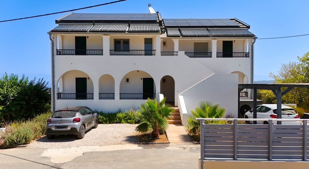 Property photo 2 of 33