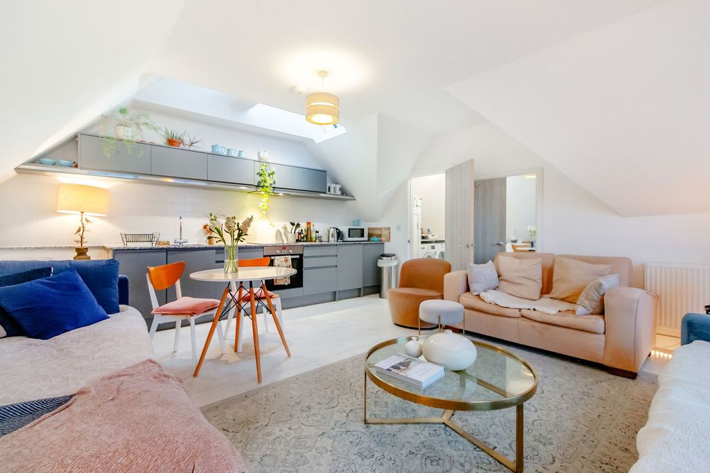 Property photo 2 of 20