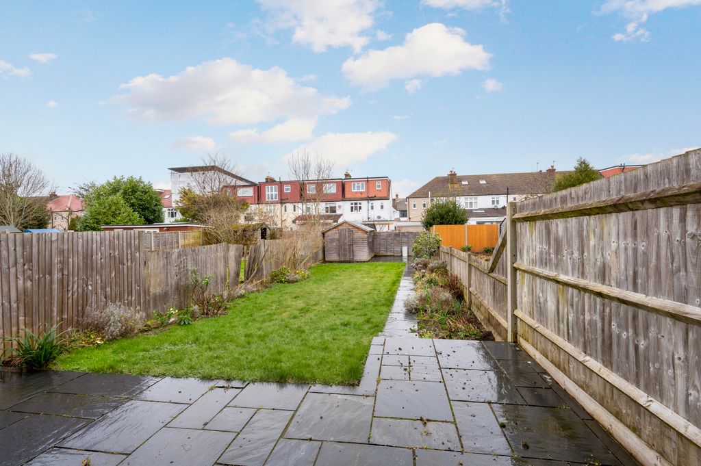 Property photo 2 of 16 Picture No. 11