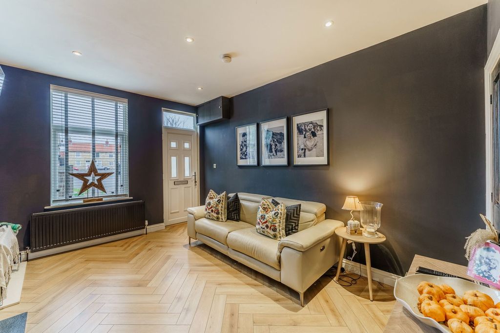 Property photo 2 of 27