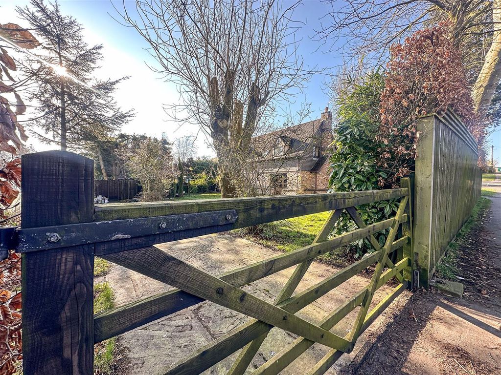 Property photo 2 of 45