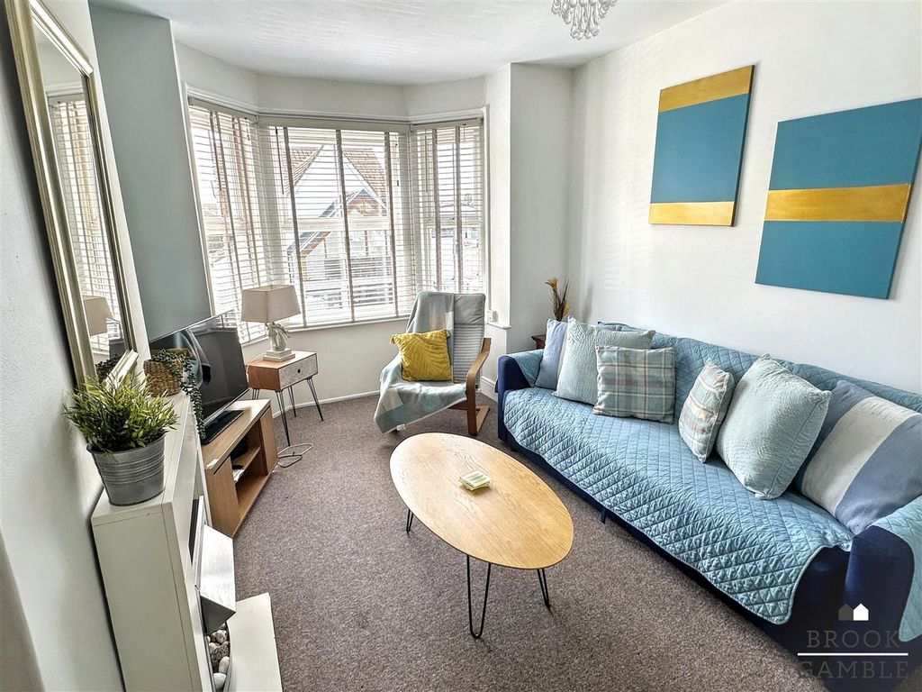 Property photo 2 of 16 01323 438506
