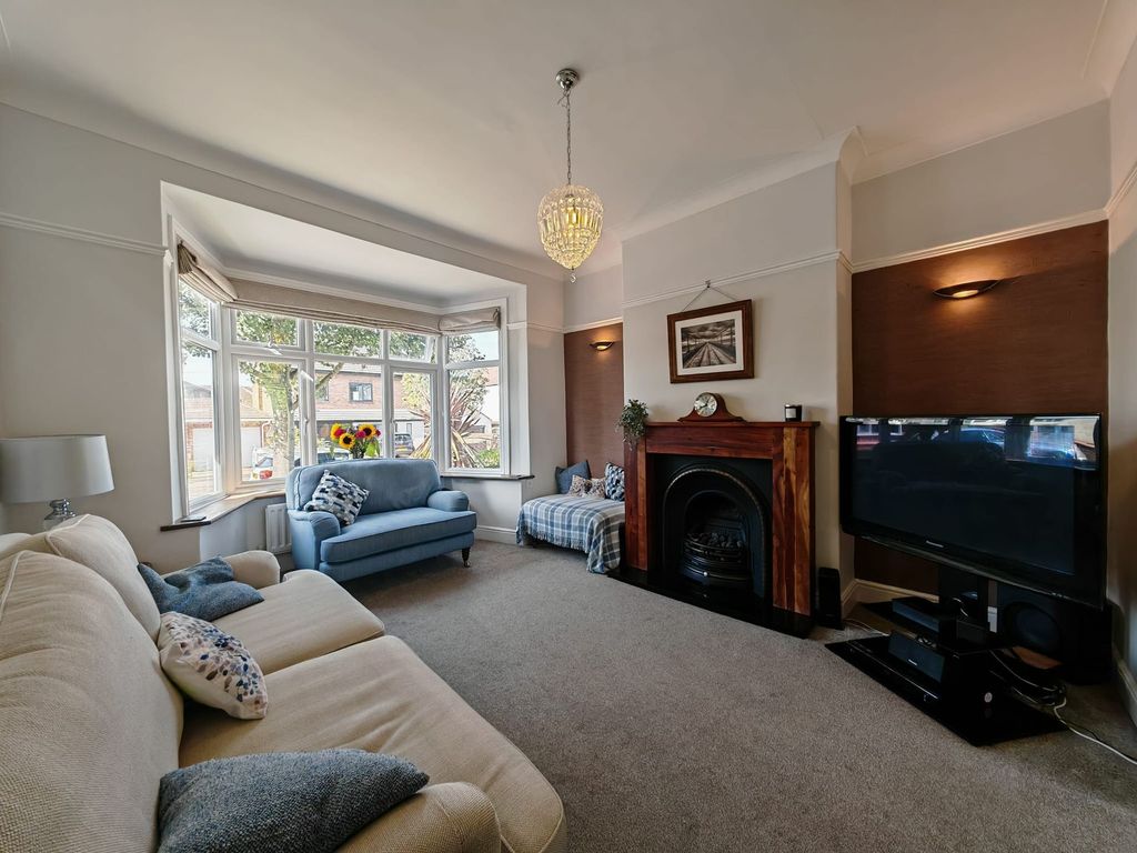 Property photo 2 of 25