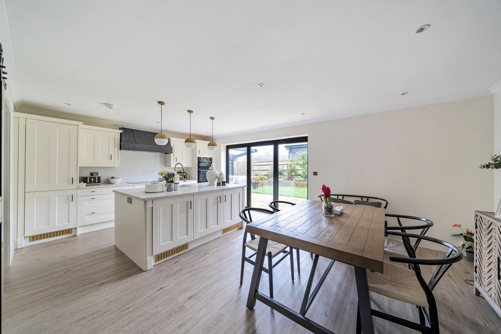 Property photo 3 of 17 Kitchen/Diner