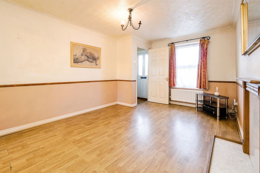 Property photo 2 of 11 Lounge