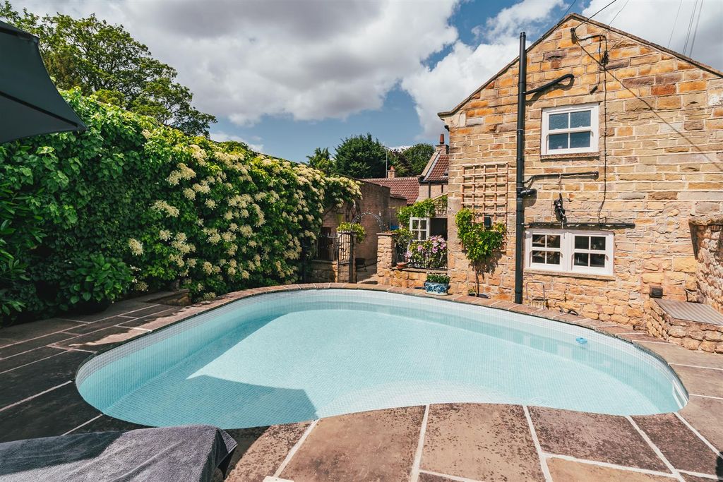Property photo 1 of 30 Swimming Pool