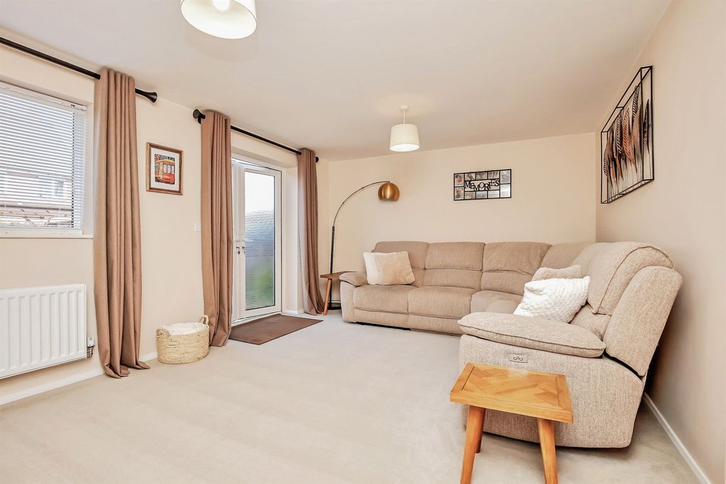 Property photo 2 of 19