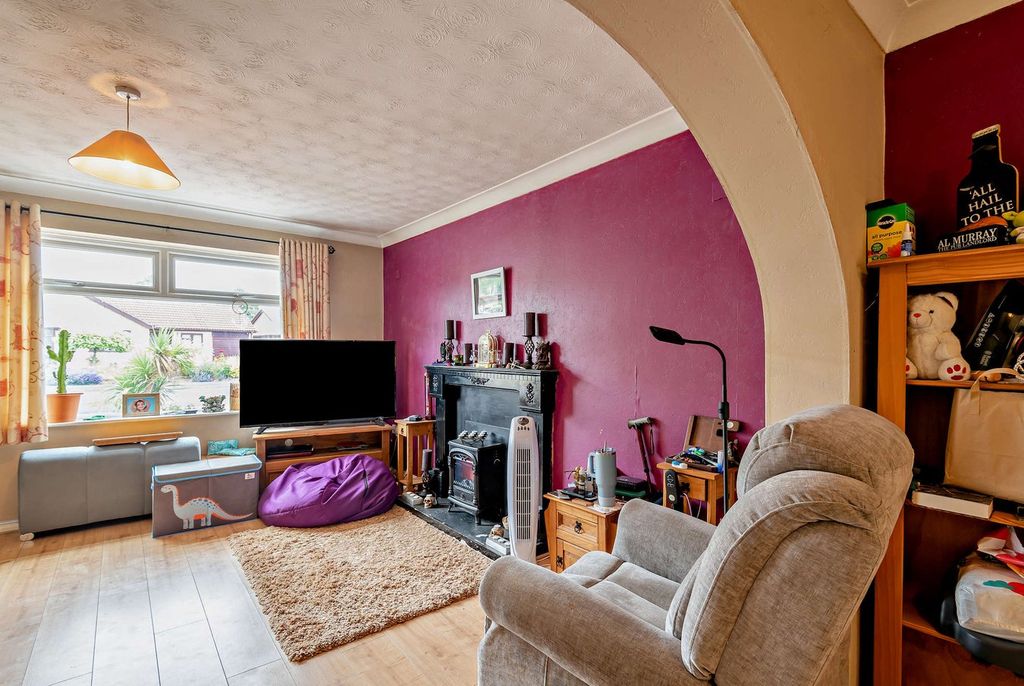 Property photo 3 of 34