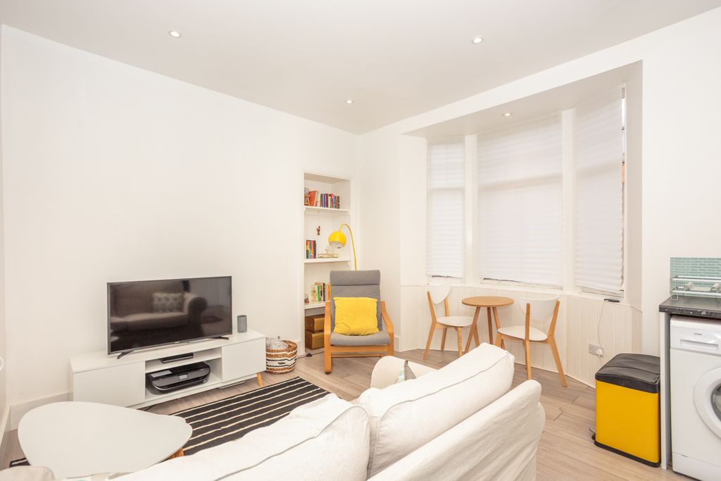 Property photo 3 of 17 Open-Plan Living Room/Dining/Kitchen