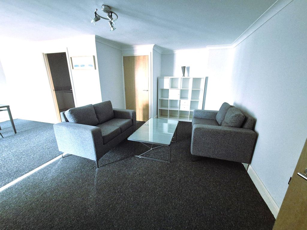 Property photo 2 of 8 1000045656