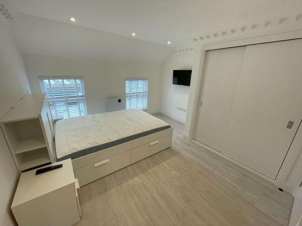 Property photo 2 of 9 Bedroom