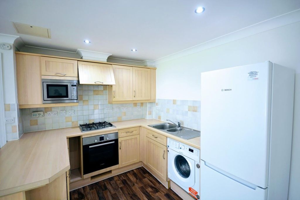 Property photo 3 of 8 Kitchen.Jpg