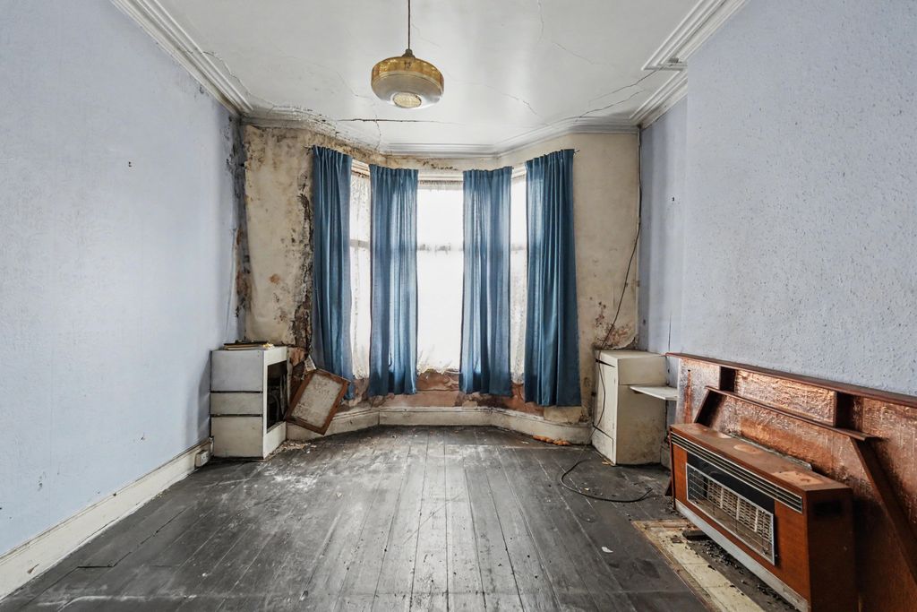 Property photo 3 of 21 45 Croxteth Road, Bootle, Merseyside, L20 5Eb