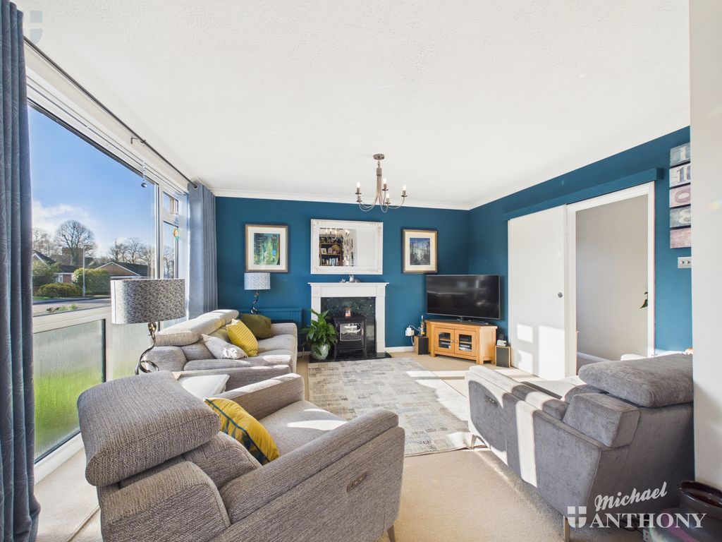 Property photo 3 of 16 Cam03218G0-Pr0902-Still015