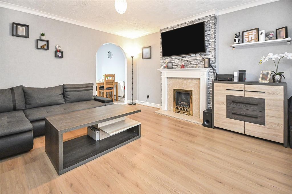 Property photo 3 of 26 7 Avon Street Lounge (1).Jpg