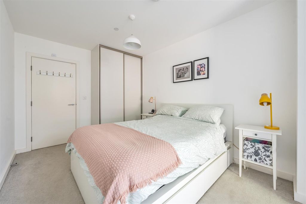 Additional image 5 of 3 bed flat for saleLena Kennedy Close, Highams Park E4