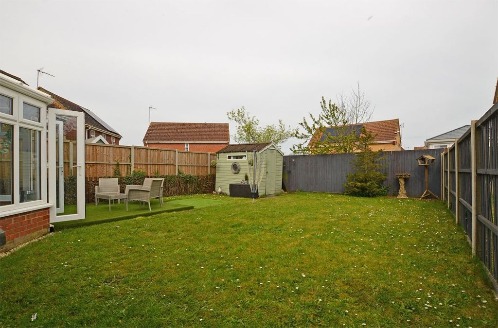 Property photo 3 of 11 3 - Garden