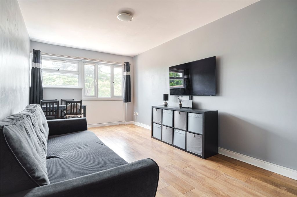 Property photo 3 of 8 Picture No. 06