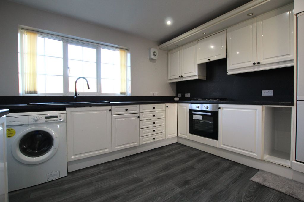 Property photo 3 of 27
