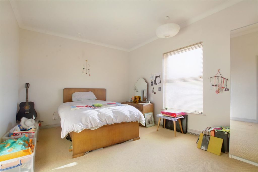 Property photo 2 of 15 Fairfield Bed 2.Jpg