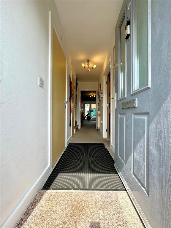 Property photo 3 of 10 Entrance Hall.Jpg