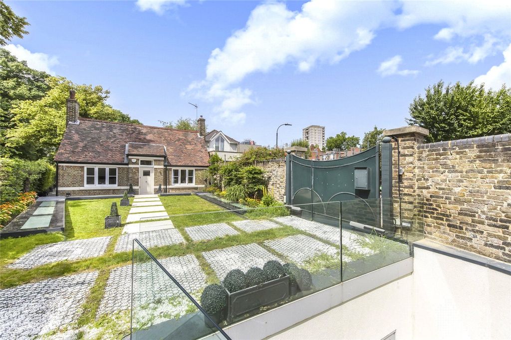 Property photo 2 of 37 Picture No. 15