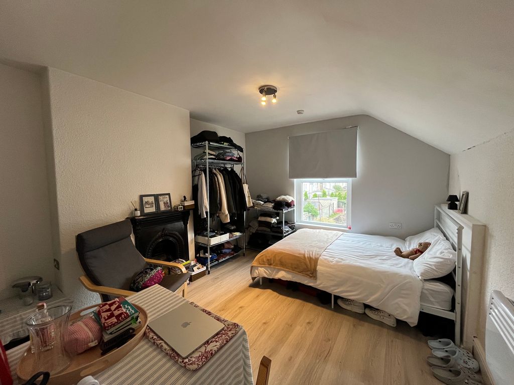 Property photo 1 of 4 Studio