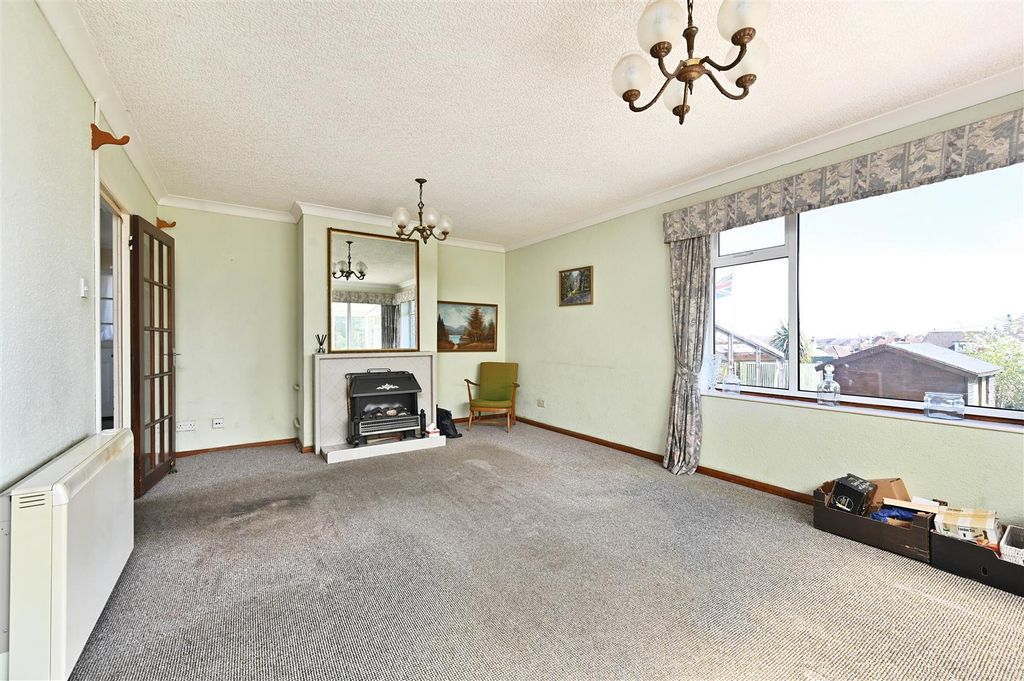 Property photo 2 of 16 6 Royston Gardens-Tn402Pd (10).Jpg