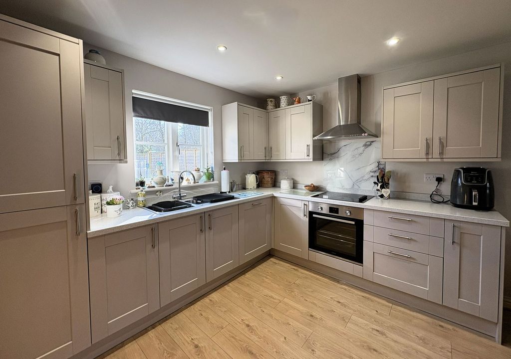 Property photo 3 of 26