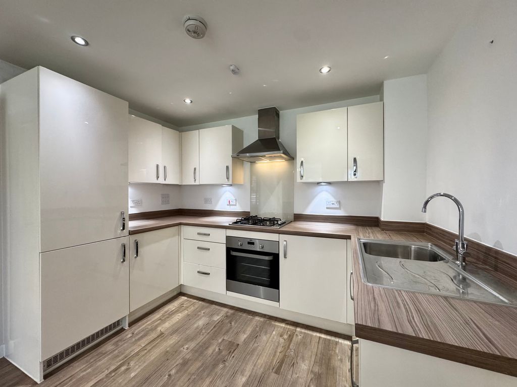 Property photo 3 of 8 Kitchen