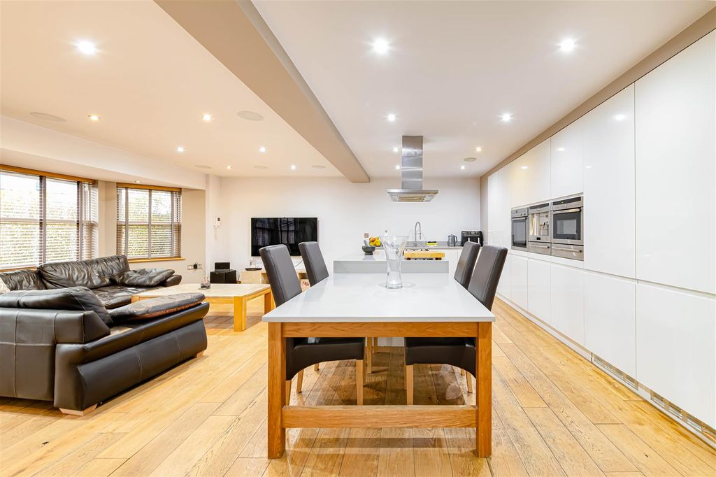 Property photo 2 of 33 Brackley-4.Jpg