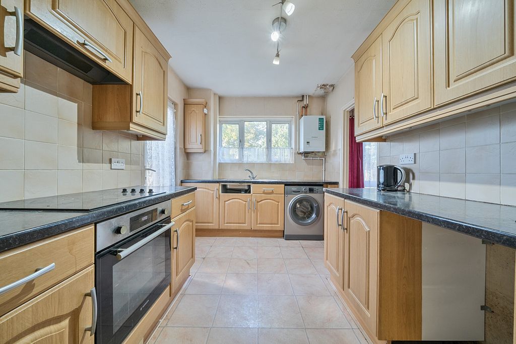 Property photo 2 of 20 1469120-9-6A170d0...