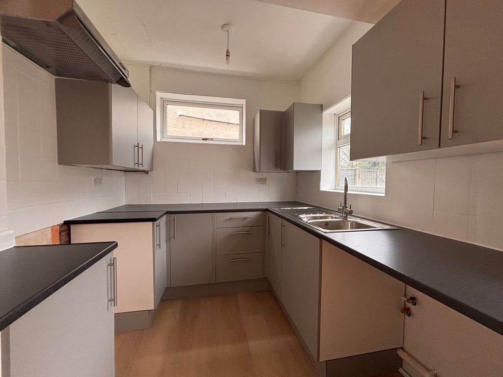 Property photo 1 of 11 Kitchen